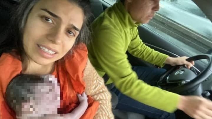 İstanbulda maraqlı OLAY: Qadın tıxacda oğul dünyaya gətirdi - FOTO - foto 1