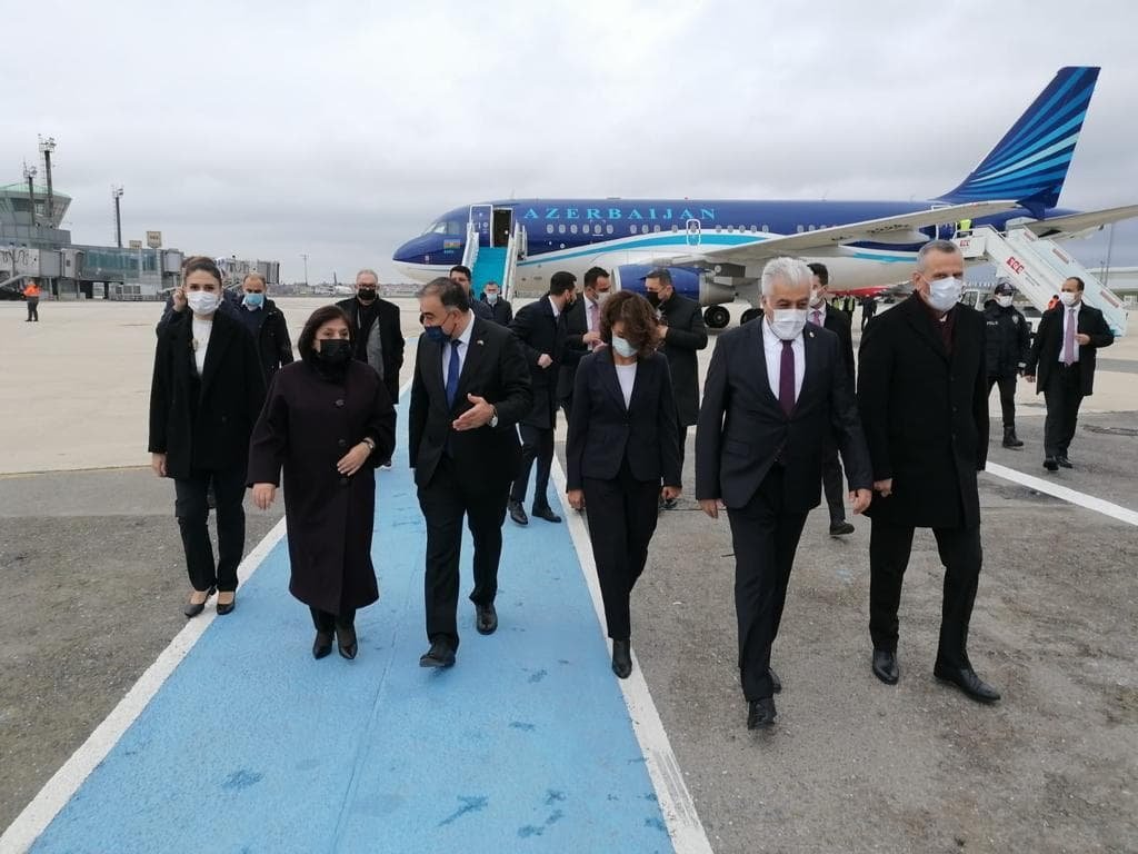 Sahibə Qafarova Türkiyəyə getdi - FOTO - foto 1