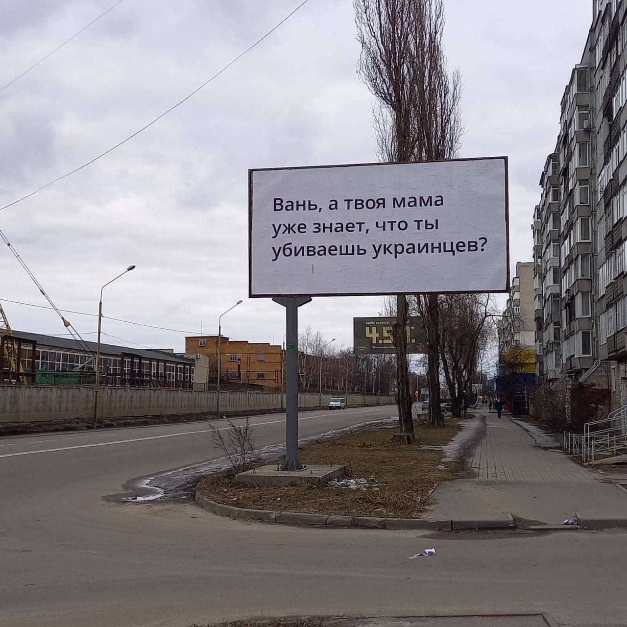 Ukrayna küçələrində rus dilində lövhələr quraşdırıldı - FOTO - foto 1