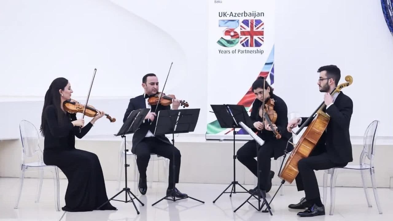 Britaniyalı səfirdən Azərbaycanla bağlı TVİT – FOTO - foto 1