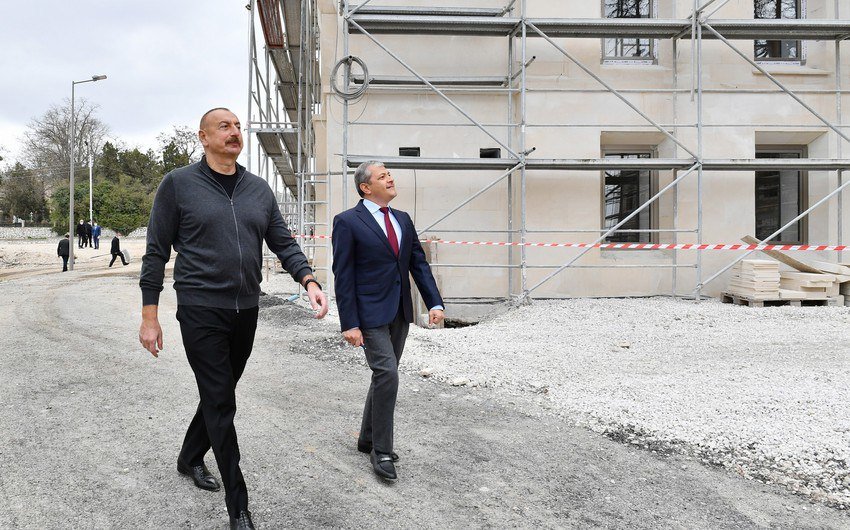 İlham Əliyev Şuşada yeni binaların tikintisi ilə tanış oldu - FOTO/VİDEO - foto 3