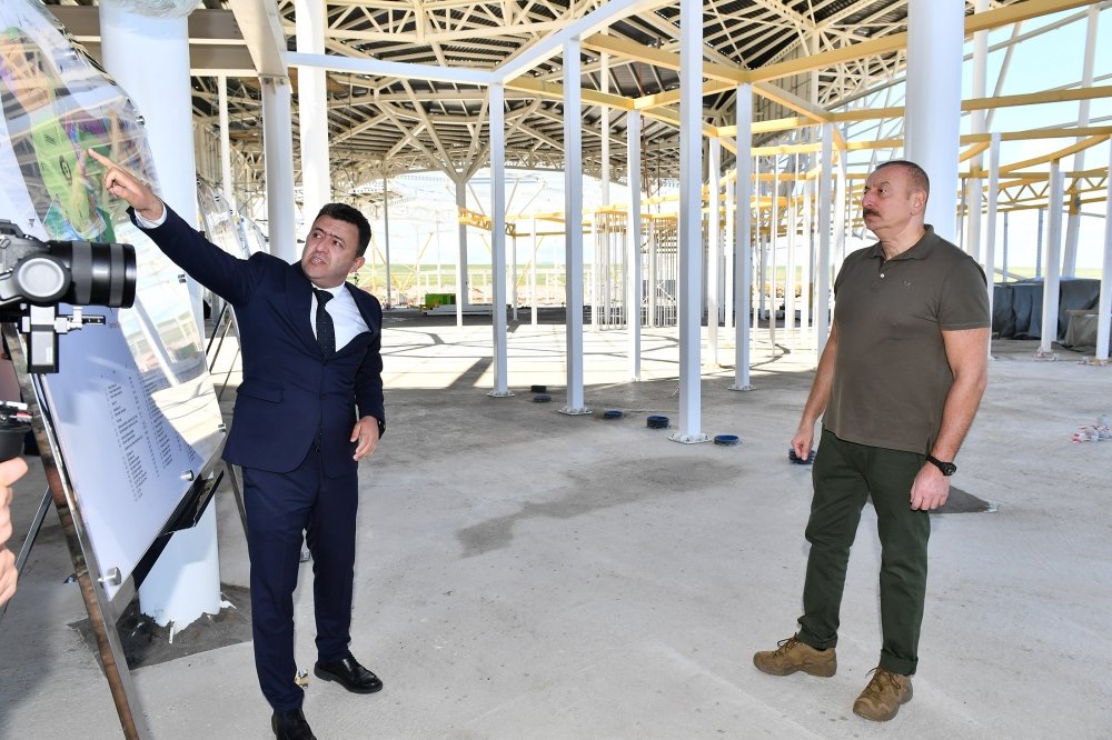Prezident Zəngilan Beynəlxalq Hava Limanının tikintisi ilə tanış oldu - YENİLƏNİB - FOTO/VİDEO - foto 4