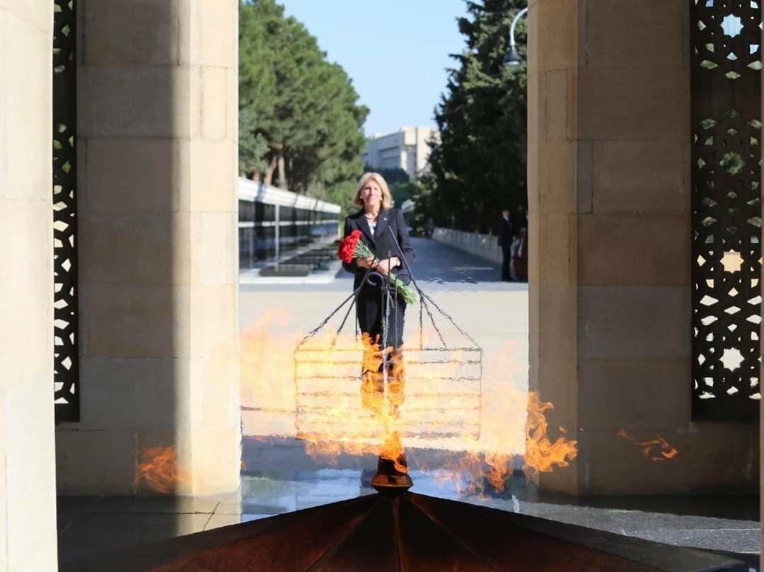 Karen Donfrid Şəhidlər Xiyabanına niyə getmişdi? - Riçard Kozlariç ziyarətin sirrini AÇIQLADI  - foto 1