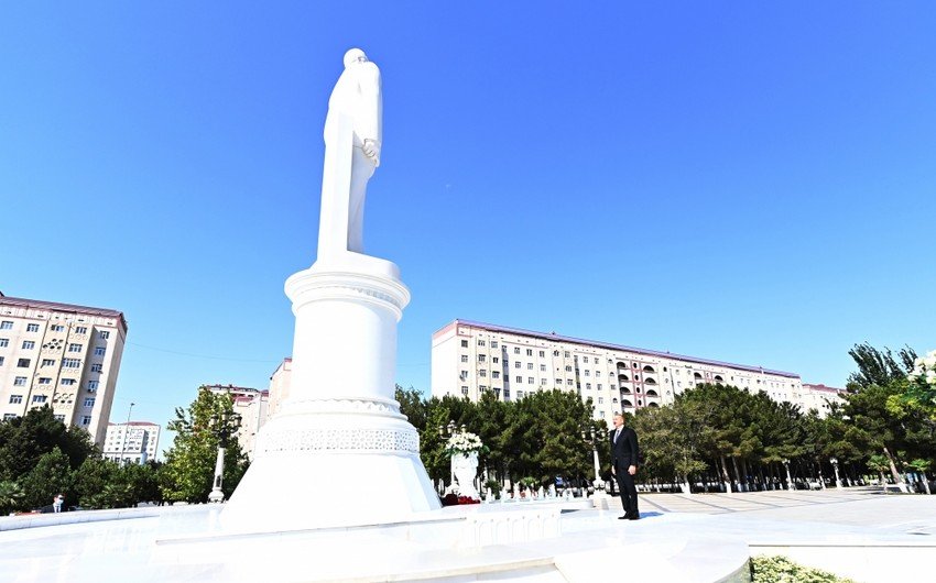 Prezident Sumqayıtda ULU ÖNDƏRİN abidəsini ziyarət etdi - FOTO/VİDEO - foto 1