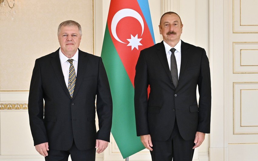 Prezident Slovakiyanın yeni səfirinin etimadnaməsini qəbul edib - FOTO - foto 1