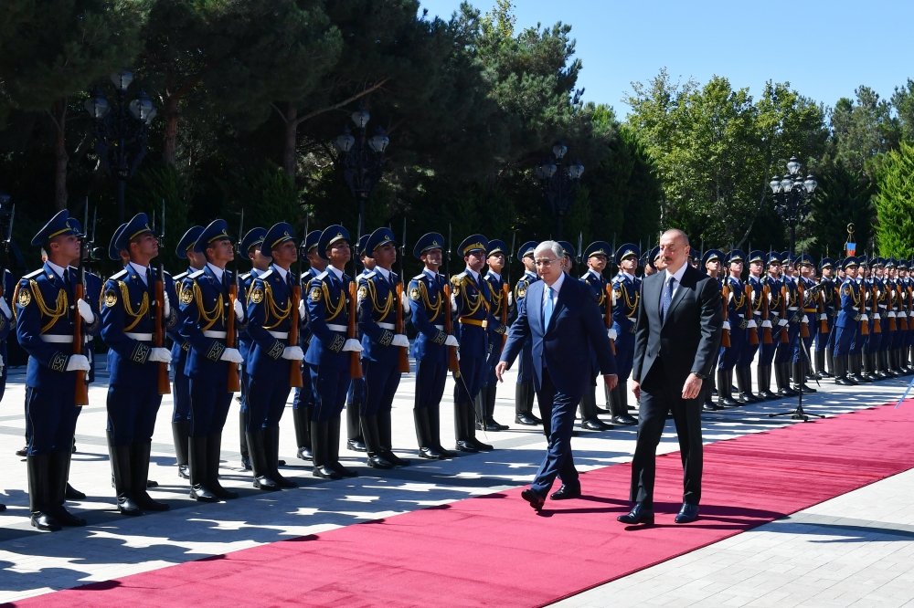 Qazaxıstan Prezidentinin Bakıda rəsmi qarşılanma mərasimi oldu - FOTO/VİDEO - foto 7