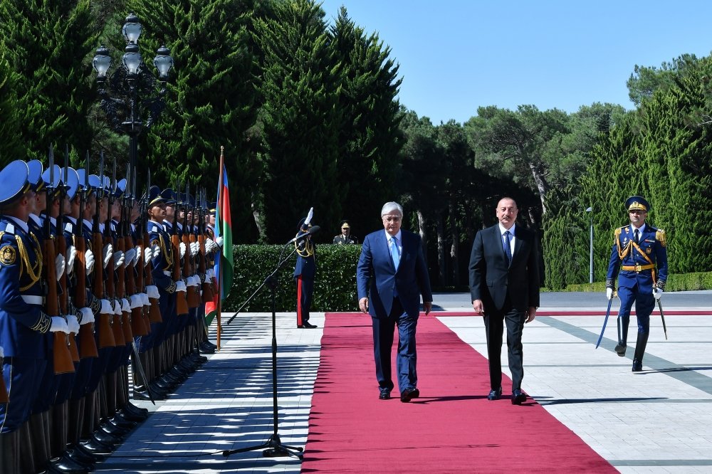 Qazaxıstan Prezidentinin Bakıda rəsmi qarşılanma mərasimi oldu - FOTO/VİDEO - foto 6