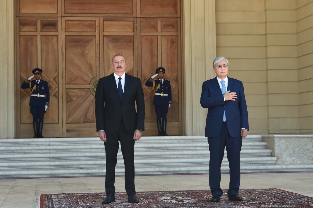 Qazaxıstan Prezidentinin Bakıda rəsmi qarşılanma mərasimi oldu - FOTO/VİDEO - foto 8