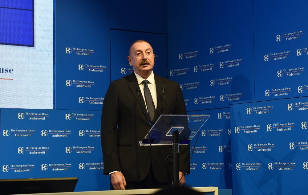 İlham Əliyev İtaliyanın Çernobbio şəhərində keçirilən beynəlxalq forumda iştirak edir - FOTO/VİDEO - foto 4
