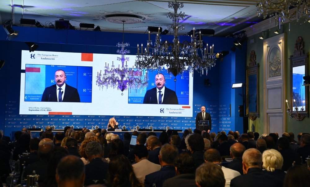 İlham Əliyev İtaliyanın Çernobbio şəhərində keçirilən beynəlxalq forumda iştirak edir - FOTO/VİDEO - foto 10