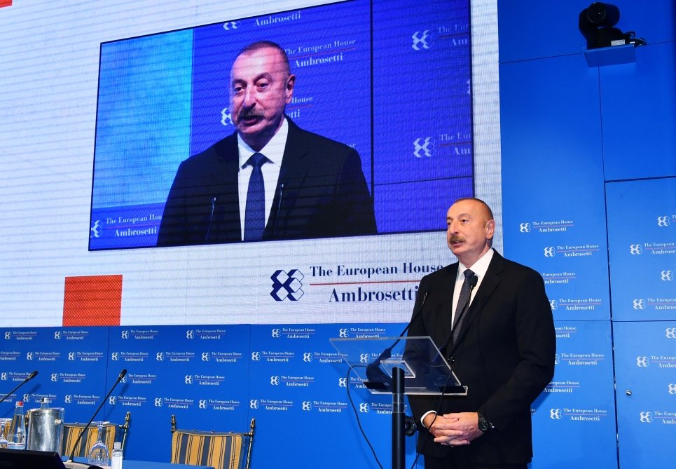 İlham Əliyev İtaliyanın Çernobbio şəhərində keçirilən beynəlxalq forumda iştirak edir - FOTO/VİDEO - foto 3