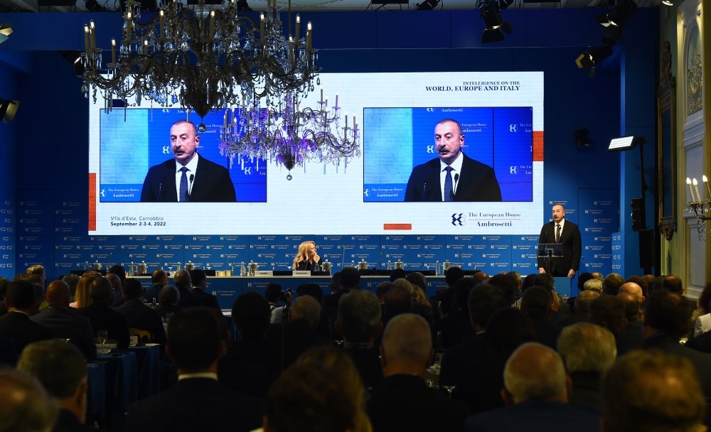 İlham Əliyev İtaliyanın Çernobbio şəhərində keçirilən beynəlxalq forumda iştirak edir - FOTO/VİDEO - foto 2