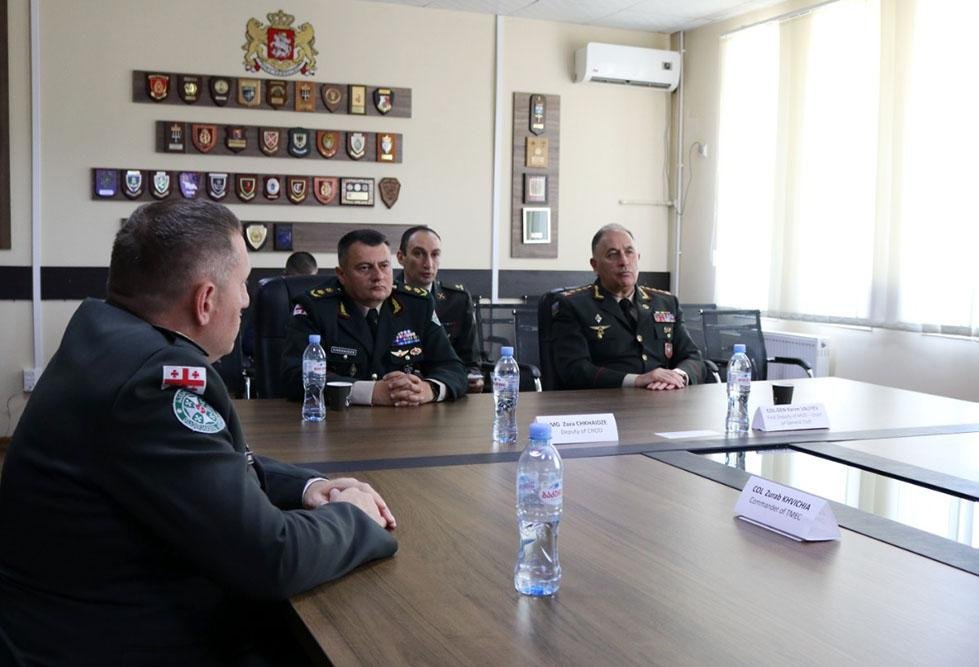 Baş Qərargah rəisi Gürcüstanda Milli Təlim və Tədris Mərkəzində olub - FOTO - foto 4