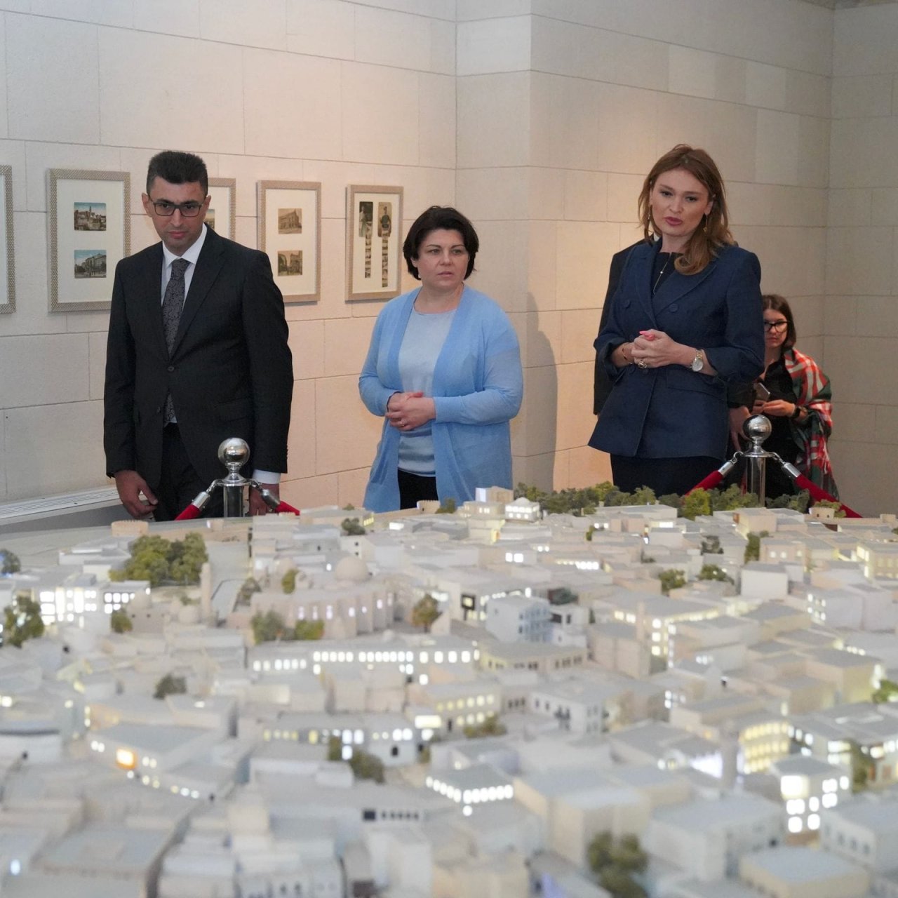 Moldovalı Baş nazir İçərişəhəri gəzdi - FOTO          - foto 3
