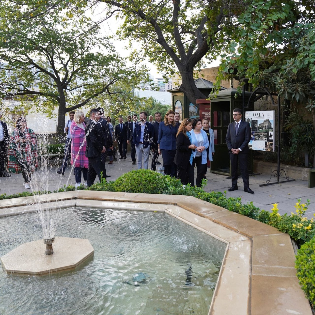 Moldovalı Baş nazir İçərişəhəri gəzdi - FOTO          - foto 1