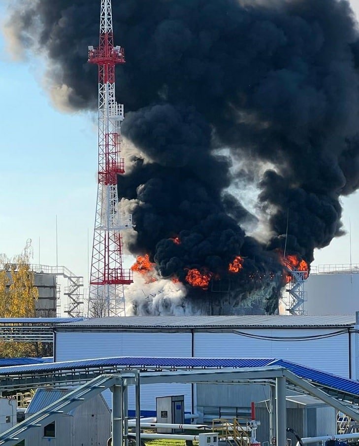Rusiyada neft bazasındakı yanğın SÖNDÜRÜLÜB - foto 1