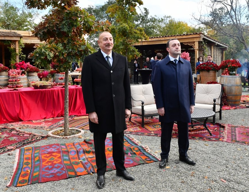 İlham Əliyev və İrakli Qaribaşvili Muxrani saray kompleksini gəzdilər - FOTO - foto 5