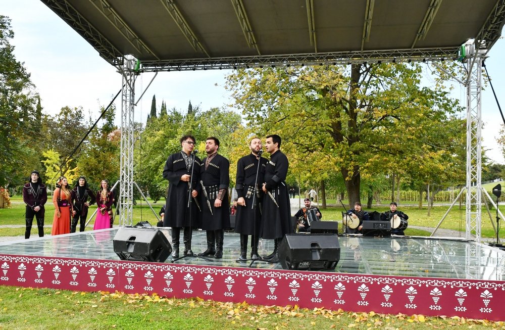 İlham Əliyev və İrakli Qaribaşvili Muxrani saray kompleksini gəzdilər - FOTO - foto 4