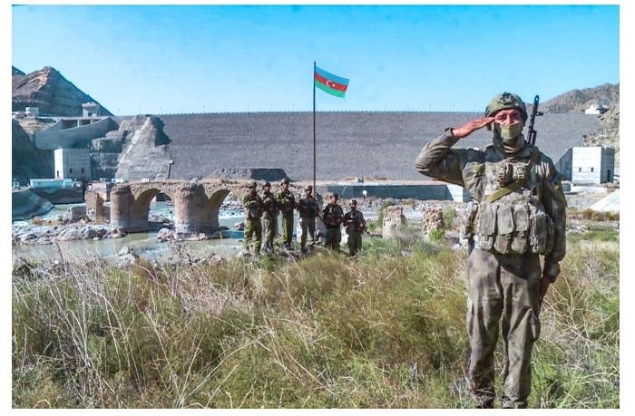 Çalxalanan İran və başını itirmiş molla rejimi - FOTO - foto 4