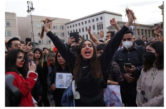 Çalxalanan İran və başını itirmiş molla rejimi - FOTO - foto 3