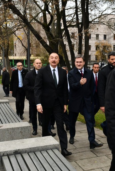 İlham Əliyev Belqradda Heydər Əliyevin abidəsini ziyarət edib - FOTO - foto 1