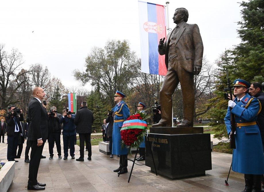 İlham Əliyev Belqradda Heydər Əliyevin abidəsini ziyarət edib - FOTO - foto 5