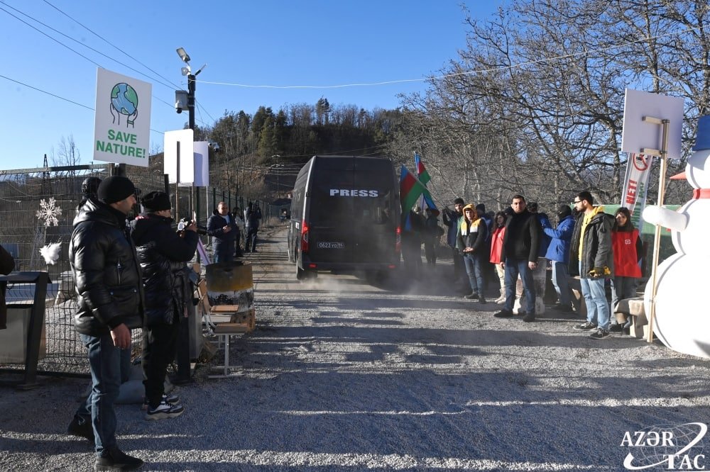 Sülhməramlıların avtomobilləri Laçın-Xankəndi yolundan maneəsiz keçdi - FOTO - foto 2