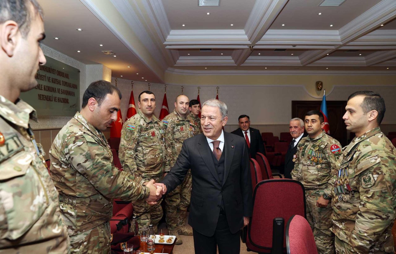 Hulusi Akar azərbaycanlı qazilərlə görüşdü – FOTO/VİDEO - foto 1