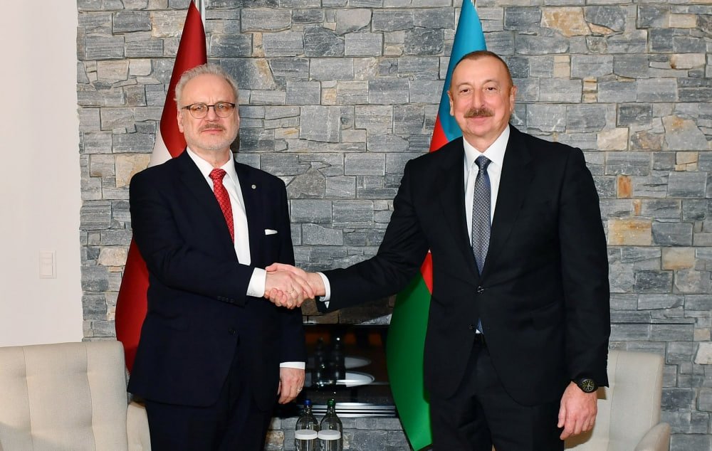 İlham Əliyev Davosda Latviya Prezidenti ilə GÖRÜŞDÜ - FOTO - foto 1