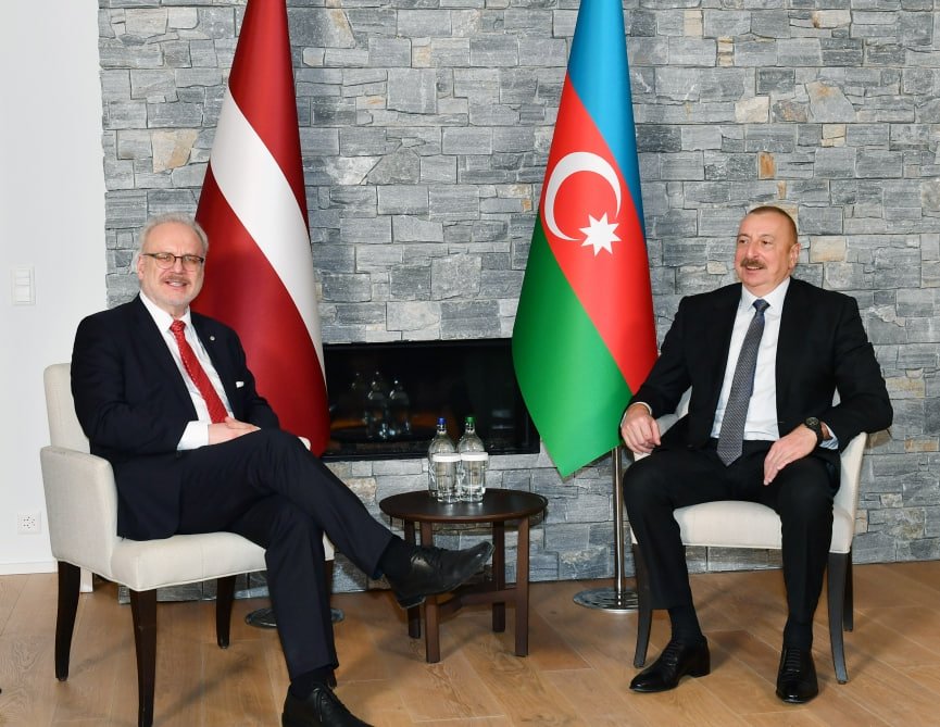 İlham Əliyev Davosda Latviya Prezidenti ilə GÖRÜŞDÜ - FOTO - foto 3
