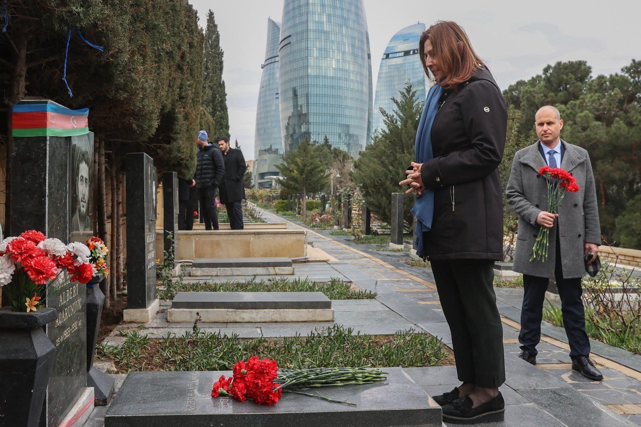 İsrailin Azərbaycandakı səfiri 20 Yanvar şəhidlərinin xatirəsini andı - FOTO - foto 2