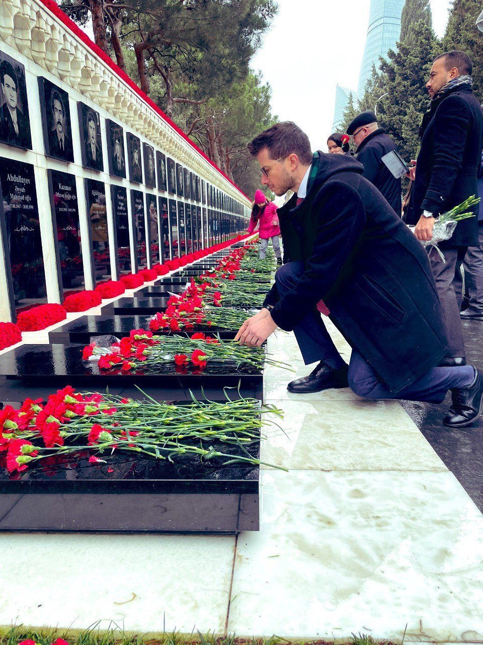İsrailin Azərbaycandakı səfiri 20 Yanvar şəhidlərinin xatirəsini andı - FOTO - foto 3