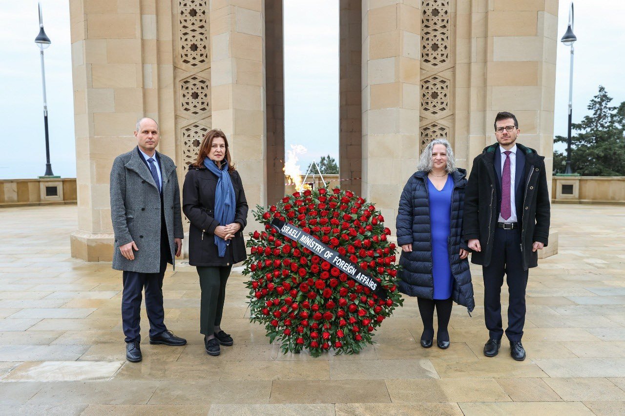 İsrailin Azərbaycandakı səfiri 20 Yanvar şəhidlərinin xatirəsini andı - FOTO - foto 1