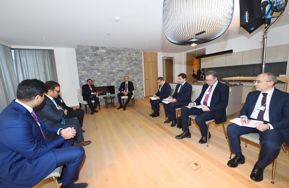 Azərbaycan Prezidenti Davosda "Adani Group" şirkətinin təsisçisi ilə görüşdü - FOTO - foto 1