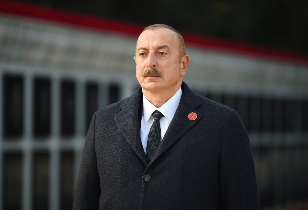 Prezident İlham Əliyev Şəhidlər xiyabanını ziyarət edib - FOTO - foto 11