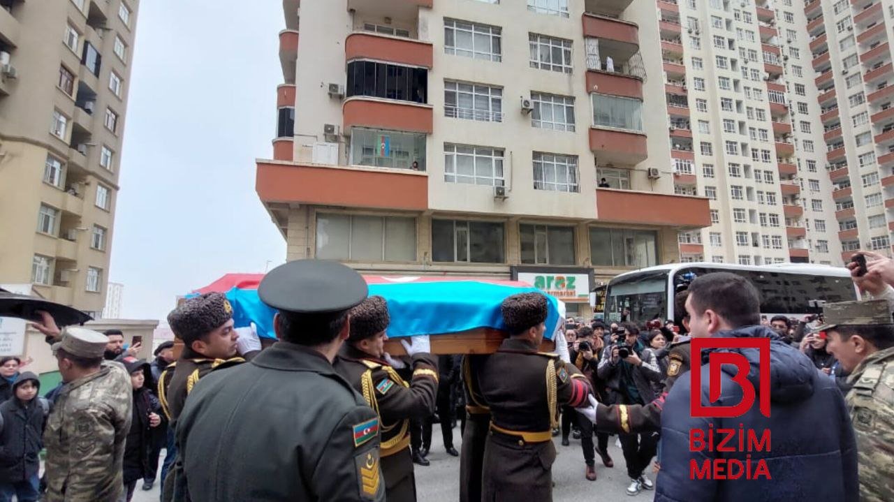 Azərbaycan şəhidi ilə vidalaşır - FOTOREPORTAJ - foto 3