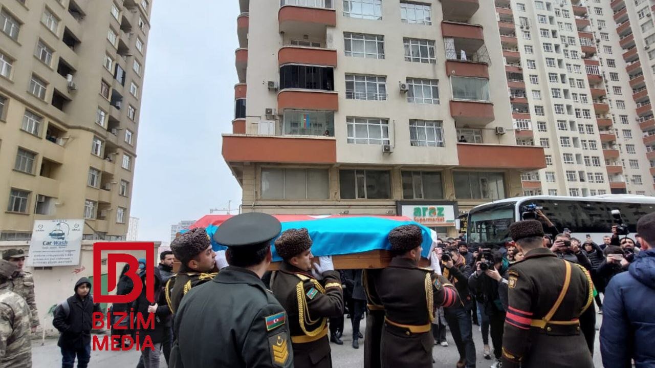 Azərbaycan şəhidi ilə vidalaşır - FOTOREPORTAJ - foto 1