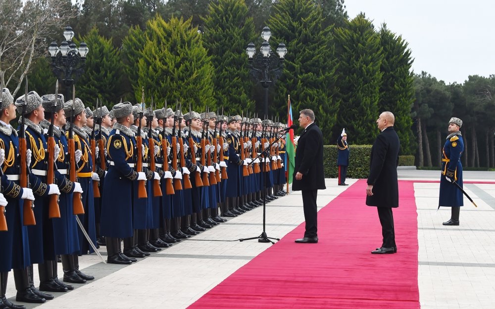 Rumıniya Prezidentinin rəsmi qarşılanma mərasimi oldu - FOTOVİDEO - foto 8