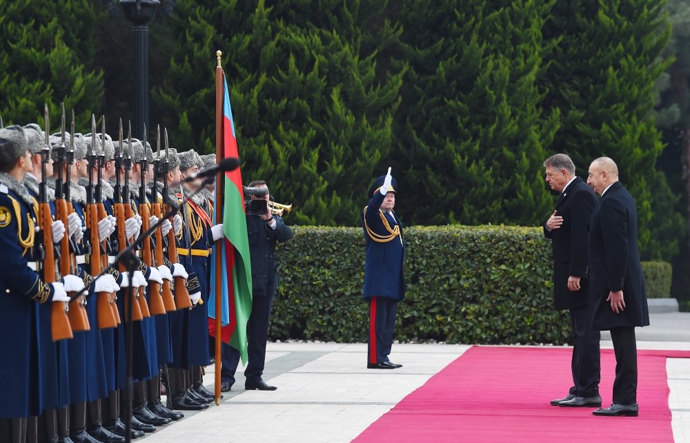 Rumıniya Prezidentinin rəsmi qarşılanma mərasimi oldu - FOTOVİDEO - foto 2