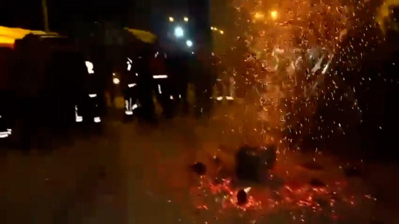 Türkiyənin səhiyyə naziri ölümdən döndü: Zəlzələ bölgəsində partlayış – ANBAAN VİDEO - foto 1