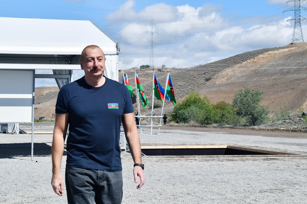 İlham Əliyev Laçın və Qubadlı rayonlarına səfər edib - FOTO/VİDEO - foto 1