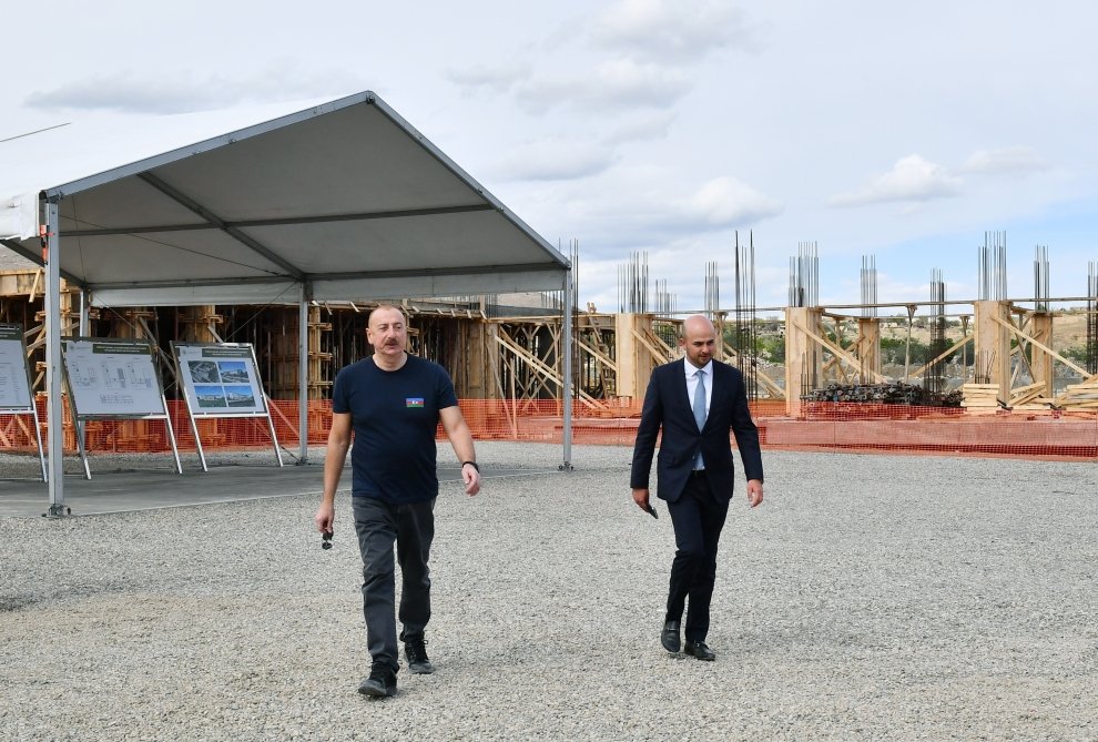 İlham Əliyev Cəbrayılda orta məktəbin inşası ilə tanış olub - FOTO-YENİLƏNİB  - foto 1