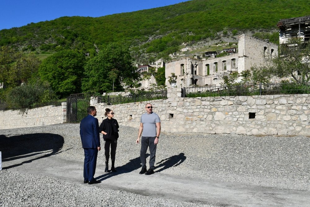 Prezident və xanımına Tuğda həyata keçiriləcək layihələri barədə məlumat verilib - FOTO/VİDEO - foto 2