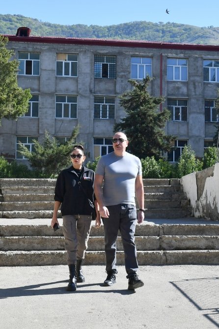 Prezident və xanımı Hadrut məktəbinin bərpası ilə tanış olublar - FOTO/VİDEO - foto 1