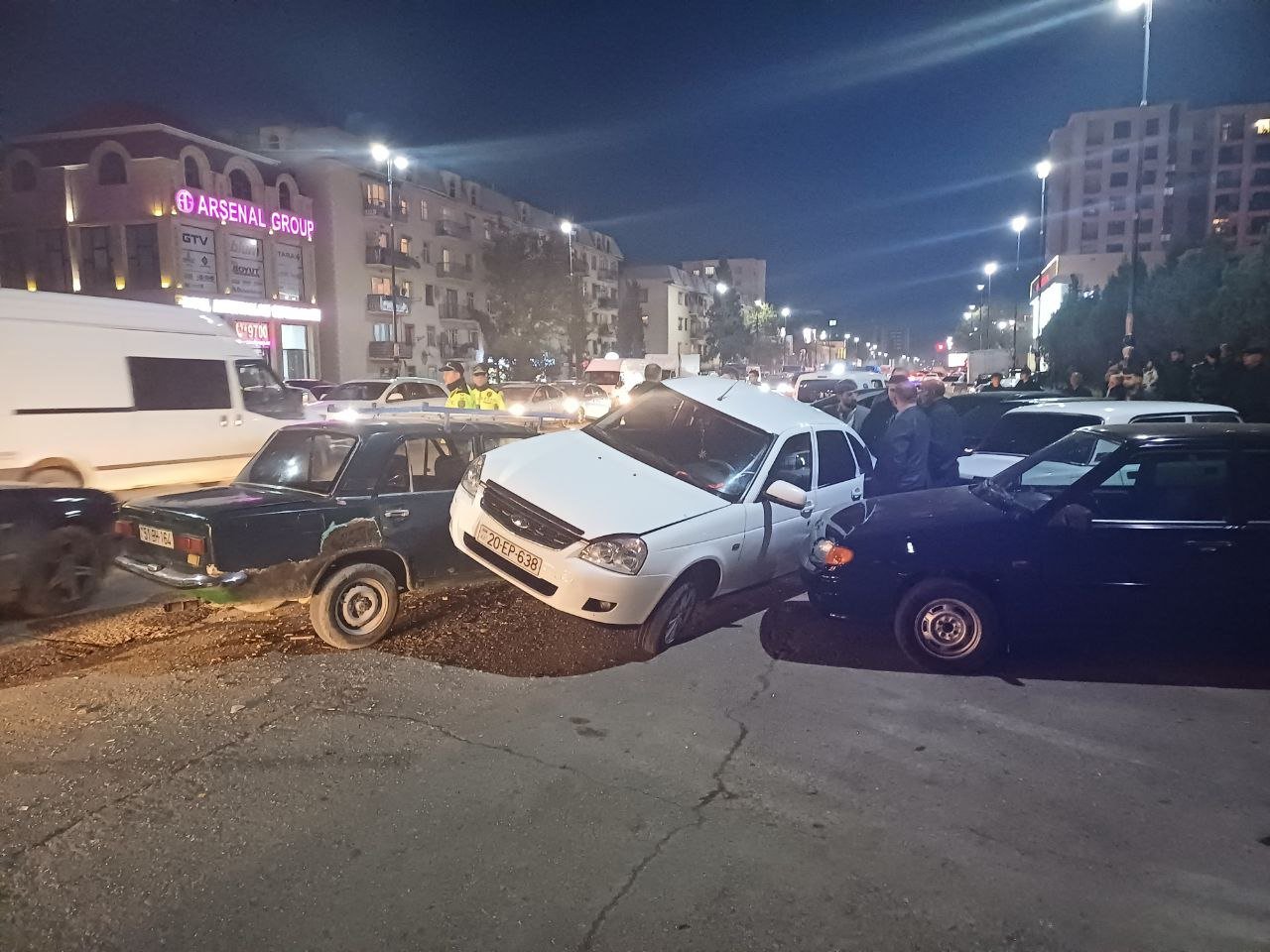 Gəncədə YOL QƏZASI olub, xəsarət alan var - FOTO/VİDEO - foto 1