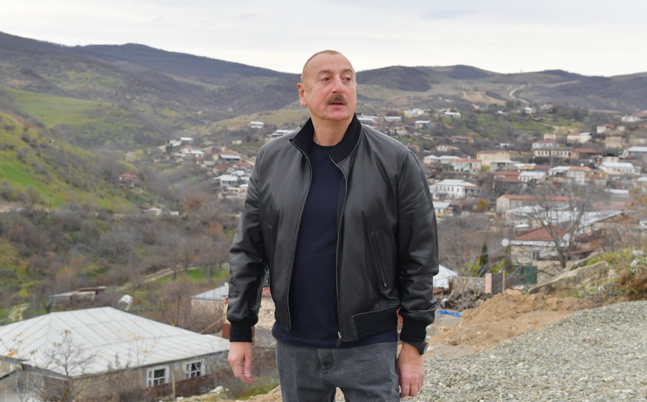 İlham Əliyev Xocalı rayonunun Xanabad kəndinə gedib - FOTO/VİDEO - foto 3