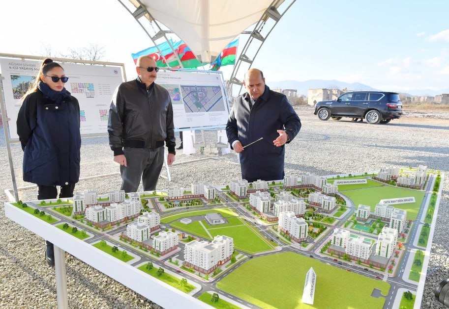 Prezident Ağdam şəhərində 4-cü yaşayış kompleksinin təməlqoyma mərasimində - FOTO/VİDEO - foto 2