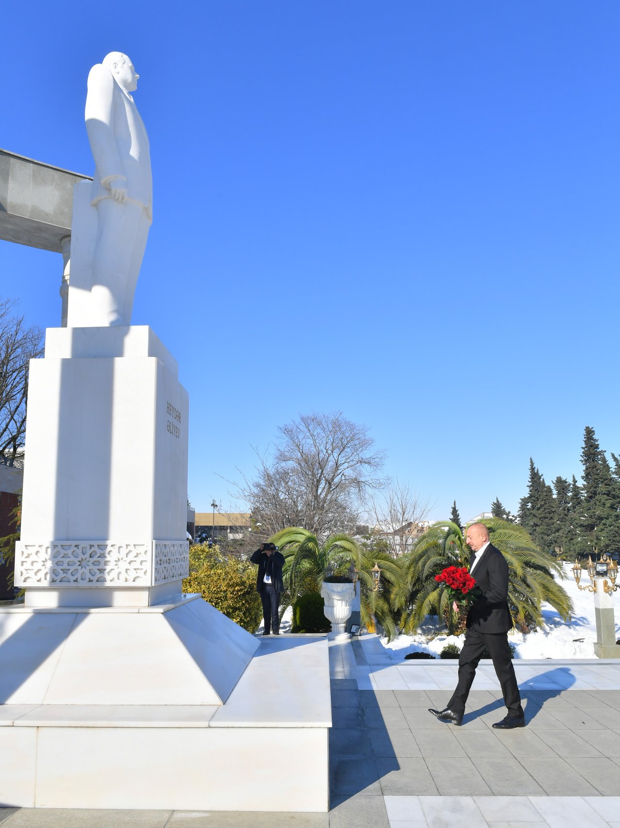 Prezident Lənkəranda Ümummilli Liderin abidəsini ziyarət ETDİ - FOTO/VİDEO - foto 2