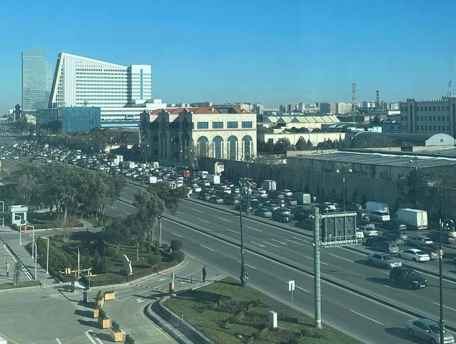 Bakıda qəza sıxlıq yaratdı - FOTO/VİDEO   - foto 2