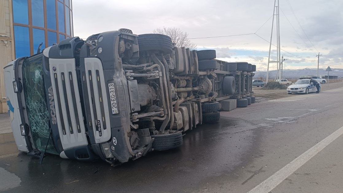 Tovuzda TIR aşıb - FOTO/VİDEO - foto 4